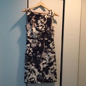 Ann Taylor size 2 sleeveless black and white dress